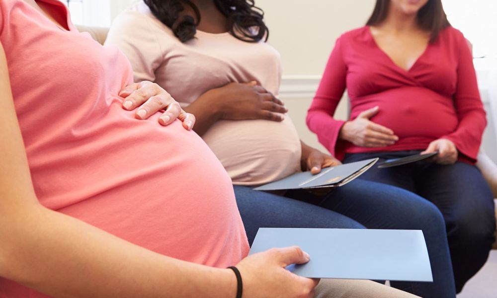 Выделения при беременности на ранних сроках и перед родами