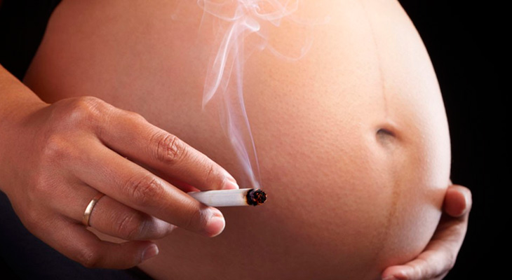 Курение беременной