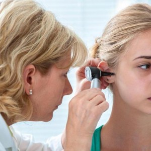 Шелушение в ушах: причины и лечение проблемы
