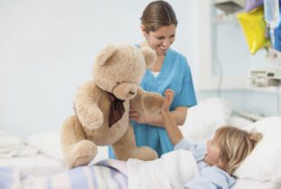 Какие основные симптомы токсоплазмоза у детей и как его лечить?