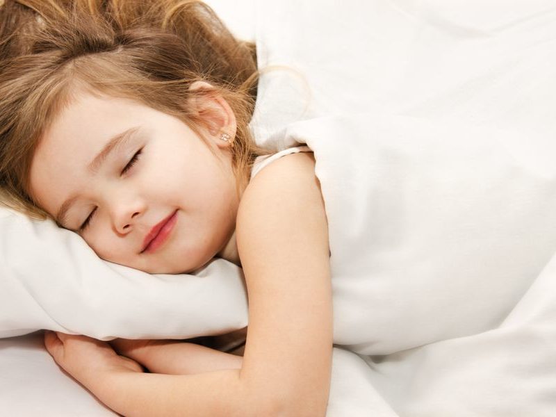 Почему дети разговаривают и смеются во сне 2