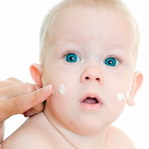 Шелушится кожа у новорожденного: причины и методы лечения